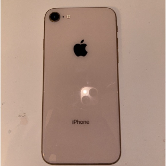 iPhone 8 rose gold! Slightly cracked - Picture 1 of 5